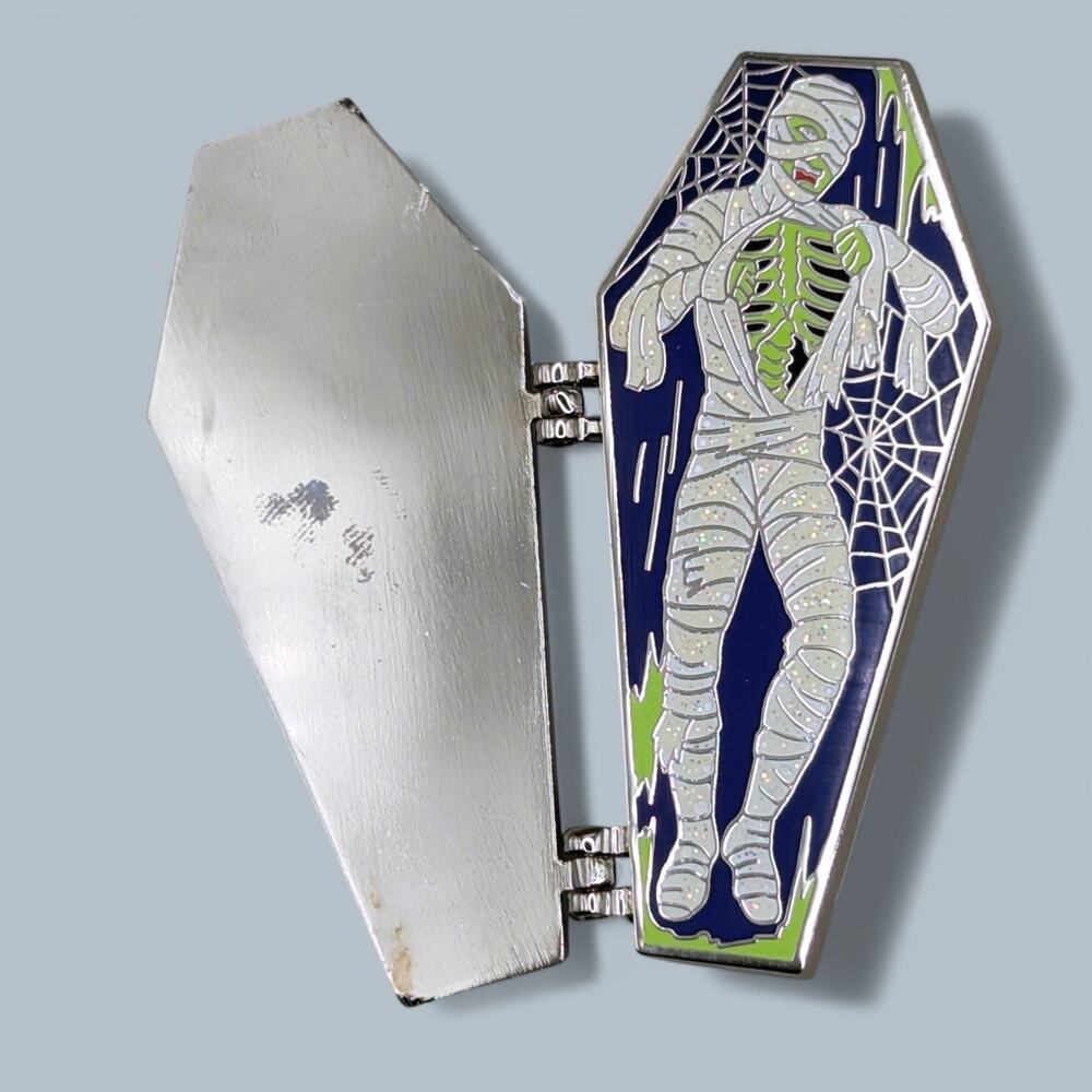 Hard Rock Pin San Francisco Halloween 2008 Hinged Mummy Coffin - Picture 3 of 3
